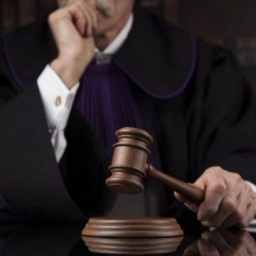 PROPUNERE: Conturile bancare, poprite doar cu acceptul instanțelor