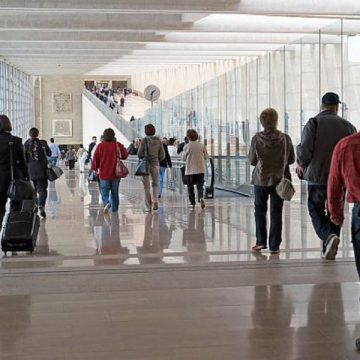 RAPORT: Cât cheltuiesc turiştii străini care ajung în România. Majoritatea vin, cu avionul, în interes de serviciu RAPORT: Cât cheltuiesc turiştii străini care ajung în România. Majoritatea vin, cu avionul, în interes de serviciu