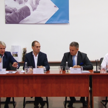 REPORTAJUL ZILEI: Ministrul Finanțelor, față în față cu întreprinzătorii maramureșeni REPORTAJUL ZILEI: Ministrul Finanțelor, față în față cu întreprinzătorii maramureșeni