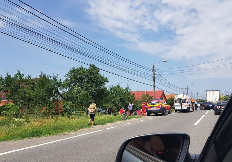 ACCIDENT: O mașină a intrat într-un stâlp pe DN 1C ACCIDENT: O mașină a intrat într-un stâlp pe DN 1C