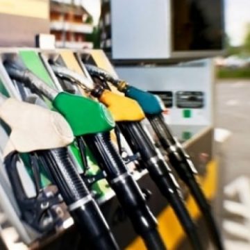 GREVA CARBURANȚILOR: Șoferii protestează mâine, în țară, din cauza prețului carburanților GREVA CARBURANȚILOR: Șoferii protestează mâine, în țară, din cauza prețului carburanților