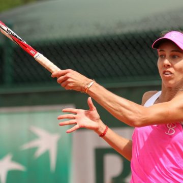 MIHAELA BUZĂRNESCU O ÎNVINGE PENTRU A DOUA OARĂ ÎNTR-O LUNĂ PE SVITOLINA: Sunt foarte fericită cu jocul meu / Va fi super-duel şi în semifinale la Birmingham