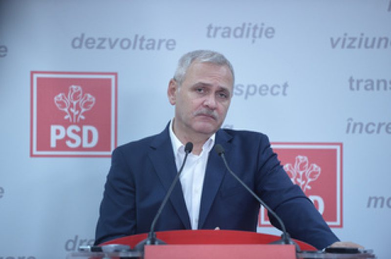 CONFLICTUL ESCALADEAZĂ: Dragnea anunţă că nu este exclusă suspendarea preşedintelui Iohannis: "A întârziat nepermis de mult" CONFLICTUL ESCALADEAZĂ: Dragnea anunţă că nu este exclusă suspendarea preşedintelui Iohannis: "A întârziat nepermis de mult"