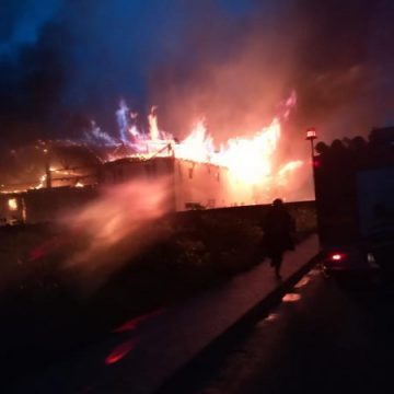 112: Incendiu devastator la fabrica de peleţi din Târgu Lăpuş (FOTO) 112: Incendiu devastator la fabrica de peleţi din Târgu Lăpuş (FOTO)