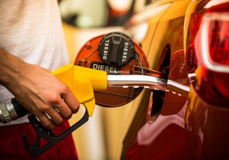 ANALIZĂ: Nivelul RECORD până la care scad vânzările de maşini diesel până în 2030. Declinul se va accelera de la an la an