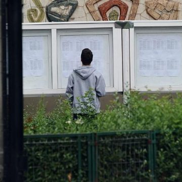 BACALAUREAT: Elevii care nu au promovat examenul se pot înscrie de marți pentru a doua sesiune