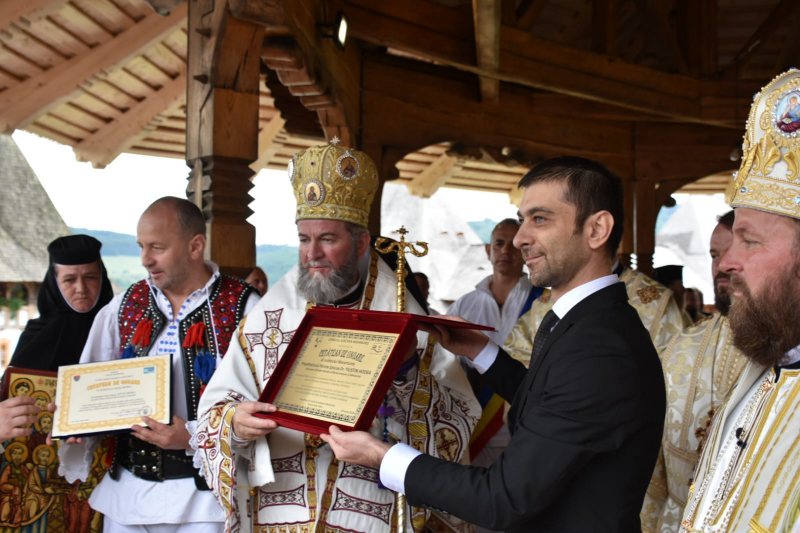 RECUNOAŞTERE: Preasfinţitu Părinte dr. Iustin Hodea a primit titlul de cetăţean de onoare din partea Consiliului Judeţean RECUNOAŞTERE: Preasfinţitu Părinte dr. Iustin Hodea a primit titlul de cetăţean de onoare din partea Consiliului Judeţean