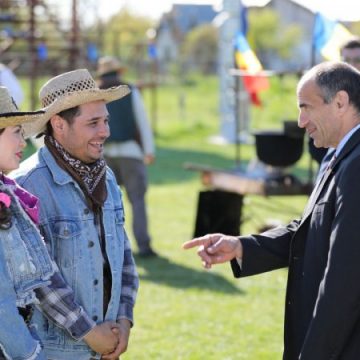 SERIAL TV: Consulul SUA la Bucureşti prezent în persoană în "Las Fierbinţi" SERIAL TV: Consulul SUA la Bucureşti prezent în persoană în "Las Fierbinţi"