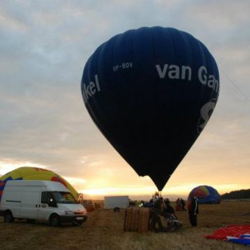 EVENIMENT DEDICAT CENTENARULUI: ”100 de baloane pentru România”
