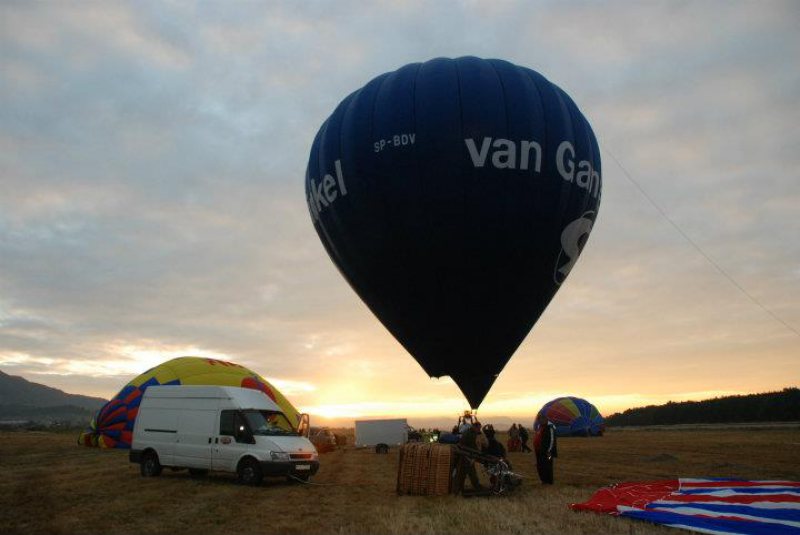 EVENIMENT DEDICAT CENTENARULUI: ”100 de baloane pentru România” EVENIMENT DEDICAT CENTENARULUI: ”100 de baloane pentru România”