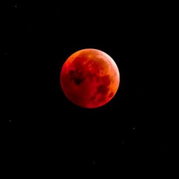 FENOMEN ASTRONOMIC: Pe 27 iulie va fi cea mai lungă eclipsă totală de lună din acest secol