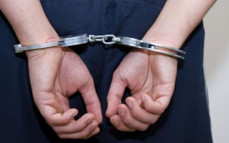 L-AU DIBUIT: Polițiștii au dat de urma unui tâlhar care i-a smuls unei femei lănțișorul de la gât L-AU DIBUIT: Polițiștii au dat de urma unui tâlhar care i-a smuls unei femei lănțișorul de la gât