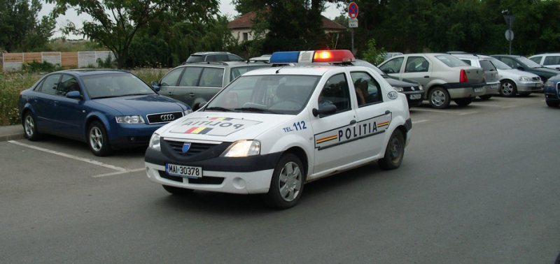 ÎMBIAȚI LA ȘTERPELIT: Au furat dintr-o mașină al cărei proprietar a lăsat portiera deschisă ÎMBIAȚI LA ȘTERPELIT: Au furat dintr-o mașină al cărei proprietar a lăsat portiera deschisă