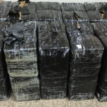 CONTRABANDĂ: Zeci de mii de pachete cu țigări confiscate de polițiștii maramureșeni CONTRABANDĂ: Zeci de mii de pachete cu țigări confiscate de polițiștii maramureșeni