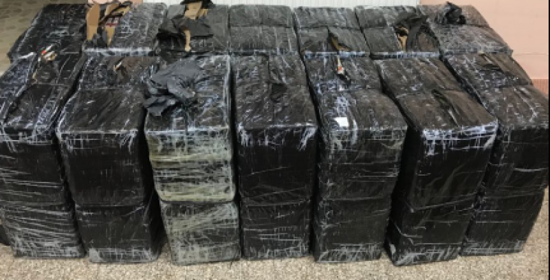 CONTRABANDĂ: Zeci de mii de pachete cu țigări confiscate de polițiștii maramureșeni CONTRABANDĂ: Zeci de mii de pachete cu țigări confiscate de polițiștii maramureșeni