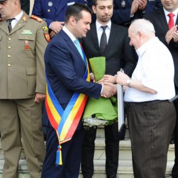 DISTINCȚII: Foști deținuți politici – cetățeni de onoare