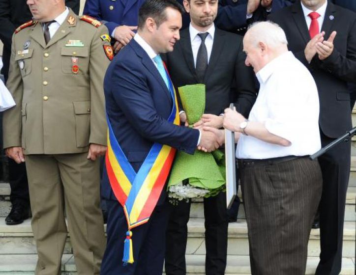 DISTINCȚII: Foști deținuți politici – cetățeni de onoare