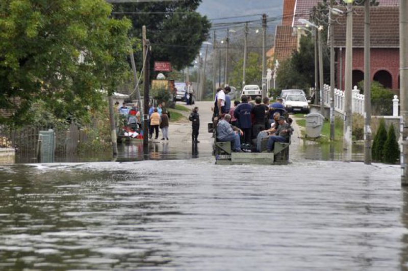 INHGA: COD PORTOCALIU de inundaţii pe râuri din 13 judeţe, cod galben în 29 de judeţe INHGA: COD PORTOCALIU de inundaţii pe râuri din 13 judeţe, cod galben în 29 de judeţe