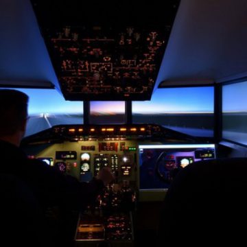 INVESTIȚIE: România va avea primul centru de instruire pentru piloţi cu simulator complet de zbor. Aviatorii nu vor mai fi nevoiţi să se pregătească în afara ţării INVESTIȚIE: România va avea primul centru de instruire pentru piloţi cu simulator complet de zbor. Aviatorii nu vor mai fi nevoiţi să se pregătească în afara ţării