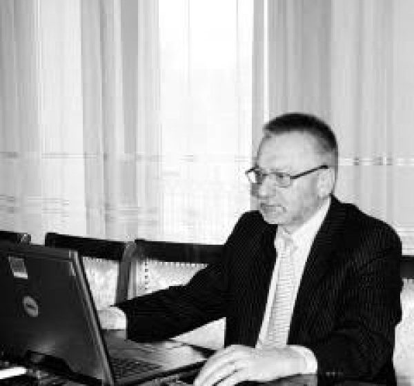 POSIBILĂ CRIMĂ: Liviu Gavrilescu, fost consilier de prefect, găsit mort în casă