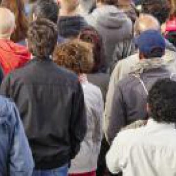 PENTRU BANI: Locurile de muncă de care românii fug acasă, dar pe care le acceptă în străinătate