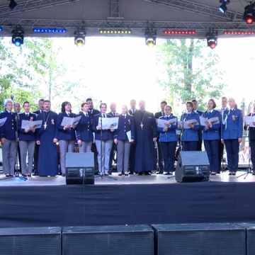 REPORTAJUL ZILEI: Spectacol organizat de Centrul Cultural al M.A.I. pentru veteranii de război maramureșeni