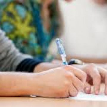 REZULTATE SLABE: Nici măcar jumătate dintre profesori nu au luat peste 7 la titularizare REZULTATE SLABE: Nici măcar jumătate dintre profesori nu au luat peste 7 la titularizare