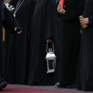 S-A DECIS: Cei trei preoţi suspectaţi că l-ar fi şantajat pe episcopul Huşilor se pot întoarce în biserică S-A DECIS: Cei trei preoţi suspectaţi că l-ar fi şantajat pe episcopul Huşilor se pot întoarce în biserică