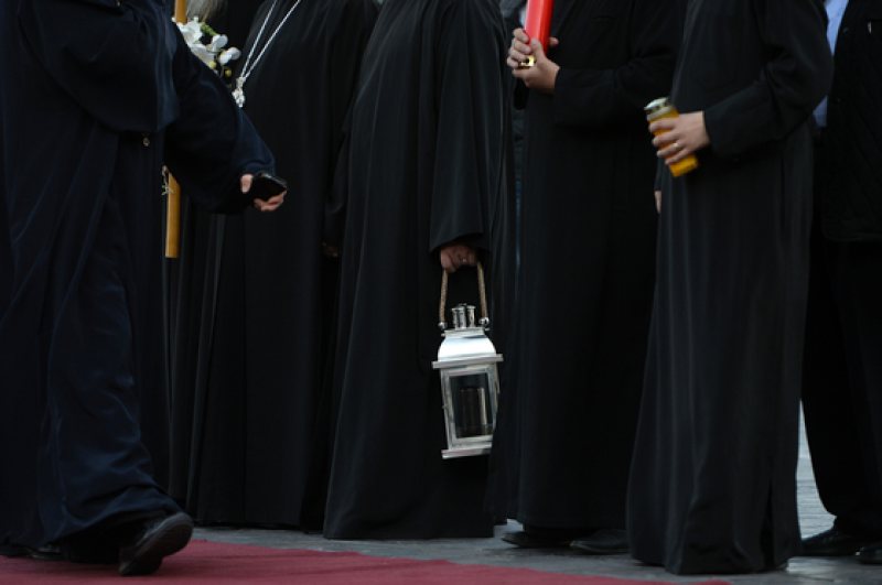 S-A DECIS: Cei trei preoţi suspectaţi că l-ar fi şantajat pe episcopul Huşilor se pot întoarce în biserică S-A DECIS: Cei trei preoţi suspectaţi că l-ar fi şantajat pe episcopul Huşilor se pot întoarce în biserică