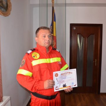 SALVATOR ȘI ÎN TIMPUL LIBER: Plt. maj. Eugen Nagy, felicitat de Prefectură pentru intervenția eficientă de la Colțirea