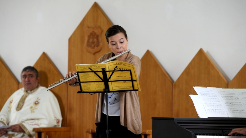 SĂRBĂTOAREA RĂDĂCINILOR STRĂBUNE: Concert de muzică clasică la Biserica Greco-Catolică Sf. Anton din Calinesti SĂRBĂTOAREA RĂDĂCINILOR STRĂBUNE: Concert de muzică clasică la Biserica Greco-Catolică Sf. Anton din Calinesti