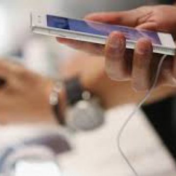 STUDIU: Smartphone-urile românilor, pradă ușoară pentru hackeri