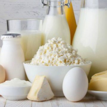 CIFRE PE PLUS: Uniunea Europeană va avea producţii de lapte, brânză şi unt mai mari decât anul trecut. Cum vor fi influenţate preţurile CIFRE PE PLUS: Uniunea Europeană va avea producţii de lapte, brânză şi unt mai mari decât anul trecut. Cum vor fi influenţate preţurile
