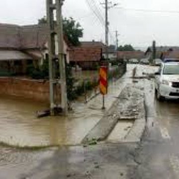 BILANŢ MAI: Probleme în 41 de localităţi, 72 de curţi inundate şi aproape 11.000 de oameni rămaşi fără energie electrică BILANŢ MAI: Probleme în 41 de localităţi, 72 de curţi inundate şi aproape 11.000 de oameni rămaşi fără energie electrică