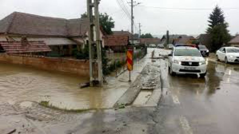 BILANŢ MAI: Probleme în 41 de localităţi, 72 de curţi inundate şi aproape 11.000 de oameni rămaşi fără energie electrică BILANŢ MAI: Probleme în 41 de localităţi, 72 de curţi inundate şi aproape 11.000 de oameni rămaşi fără energie electrică