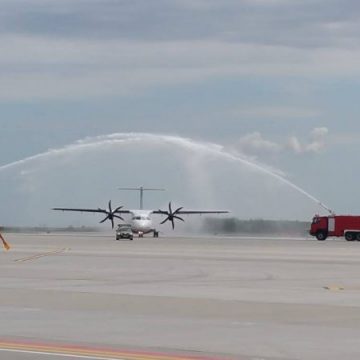 LA MARE, DIN SATU MARE: Zeci de băimăreni în prima cursă Tarom spre litoral