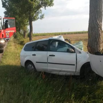 ACCIDENT: Nenorocire pe şoseaua dintre Roşiorii de Vede şi Troianu. Cum arată maşina după impact ACCIDENT: Nenorocire pe şoseaua dintre Roşiorii de Vede şi Troianu. Cum arată maşina după impact