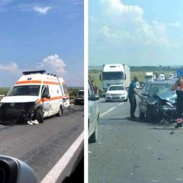 ACCIDENT GRAV: Cinci persoane au fost rănite după ce o ambulanţă care transporta un pacient s-a ciocnit violent cu o maşină ACCIDENT GRAV: Cinci persoane au fost rănite după ce o ambulanţă care transporta un pacient s-a ciocnit violent cu o maşină