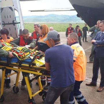 MApN: Cei doi piloţi implicați în accidentul aviatic din judeţul Bacău au fost internaţi la Spitalul Militar din Bucureşti