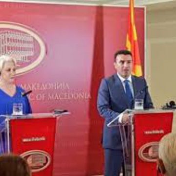 EPISOD NOU: Viorica Dăncilă, noi gafe comise şi în timpul vizitei în Republica Macedonia. Premierul a inventat o cetăţenie, cea aromână EPISOD NOU: Viorica Dăncilă, noi gafe comise şi în timpul vizitei în Republica Macedonia. Premierul a inventat o cetăţenie, cea aromână