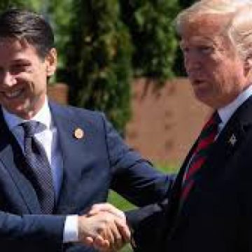 VIZITĂ LA CASA ALBĂ: Donald Trump l-a felicitat pe premierul italian Giuseppe Conte pentru măsurile antiimigraţie VIZITĂ LA CASA ALBĂ: Donald Trump l-a felicitat pe premierul italian Giuseppe Conte pentru măsurile antiimigraţie