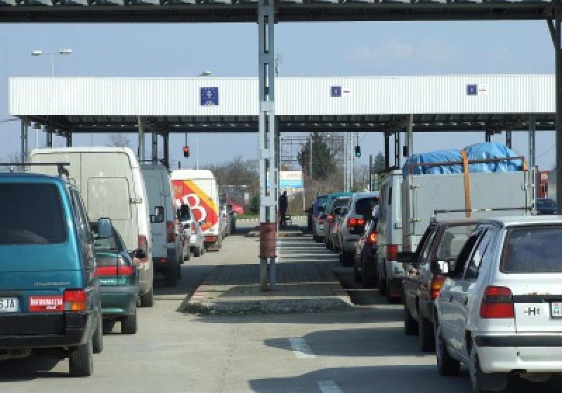 A DAT DE BUCLUC: Maramureșean prins la graniță cu o mașină furată din Franța