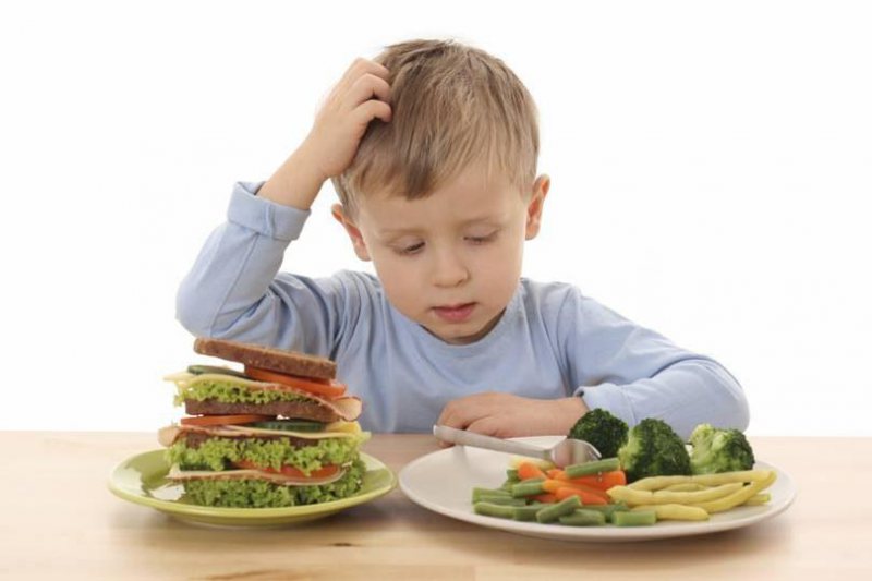 NUTRIȚIONIST: Copiii au nevoie de cel puţin trei mese pe zi. Cele două gustări nu sunt obligatorii NUTRIȚIONIST: Copiii au nevoie de cel puţin trei mese pe zi. Cele două gustări nu sunt obligatorii