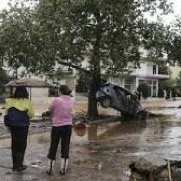 GRECIA: După incendiile devastatoare, acum zone din apropierea Atenei au fost inundate în urma unei ploi torenţiale GRECIA: După incendiile devastatoare, acum zone din apropierea Atenei au fost inundate în urma unei ploi torenţiale