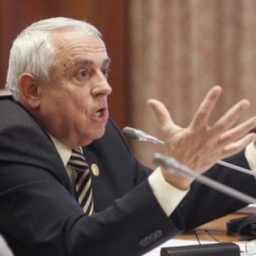 ÎL SUSŢIN: Producătorii de telemea sar în apărarea lui Daea, după gafa privind Holocaustul ÎL SUSŢIN: Producătorii de telemea sar în apărarea lui Daea, după gafa privind Holocaustul