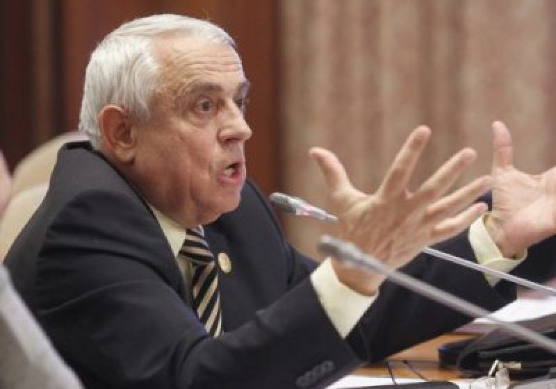 ÎL SUSŢIN: Producătorii de telemea sar în apărarea lui Daea, după gafa privind Holocaustul