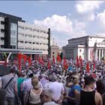 PROTESTE DE AMPLOARE ÎN RUSIA: Mii de persoane au ieşit în stradă pentru a-şi exprima nemulţumirea faţă de majorarea vârstei de pensionare PROTESTE DE AMPLOARE ÎN RUSIA: Mii de persoane au ieşit în stradă pentru a-şi exprima nemulţumirea faţă de majorarea vârstei de pensionare