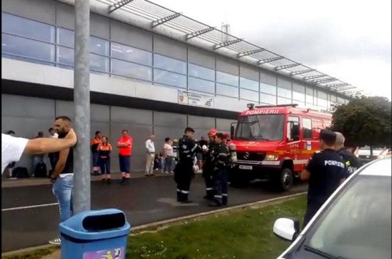 PRIMELE CONCLUZII: Substanţa analizată la Aeroportul Sibiu, identică cu cea din spray-ul suspect. Peste 600 de persoane au fost afectate de incident PRIMELE CONCLUZII: Substanţa analizată la Aeroportul Sibiu, identică cu cea din spray-ul suspect. Peste 600 de persoane au fost afectate de incident