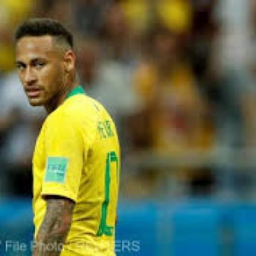 FOTBAL: Neymar, ironizat în Brazilia după ce a recunoscut că a exagerat la Mondial FOTBAL: Neymar, ironizat în Brazilia după ce a recunoscut că a exagerat la Mondial