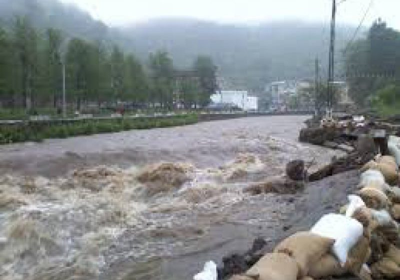 COD PORTOCALIU DE VIITURI ŞI ÎN MARAMUREŞ: Restul țării, sub cod galben până luni la miezul nopții COD PORTOCALIU DE VIITURI ŞI ÎN MARAMUREŞ: Restul țării, sub cod galben până luni la miezul nopții